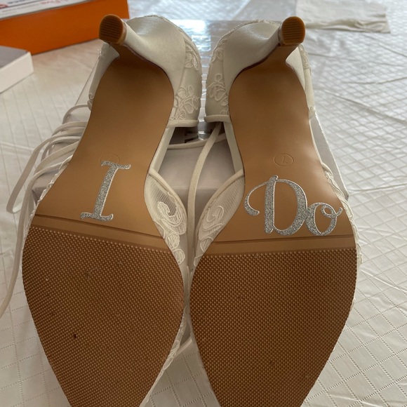 Size 7 lace wedding shoes - Picture 4 of 4
